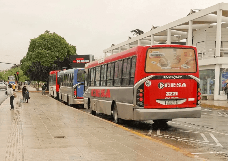 El servicio de colectivos se normalizó tras la conciliación obligatoria ...