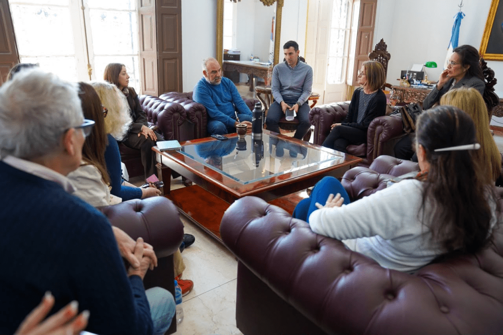 Polich recibió a vecinas y prometió reforestar el parque Mitre tras las obras