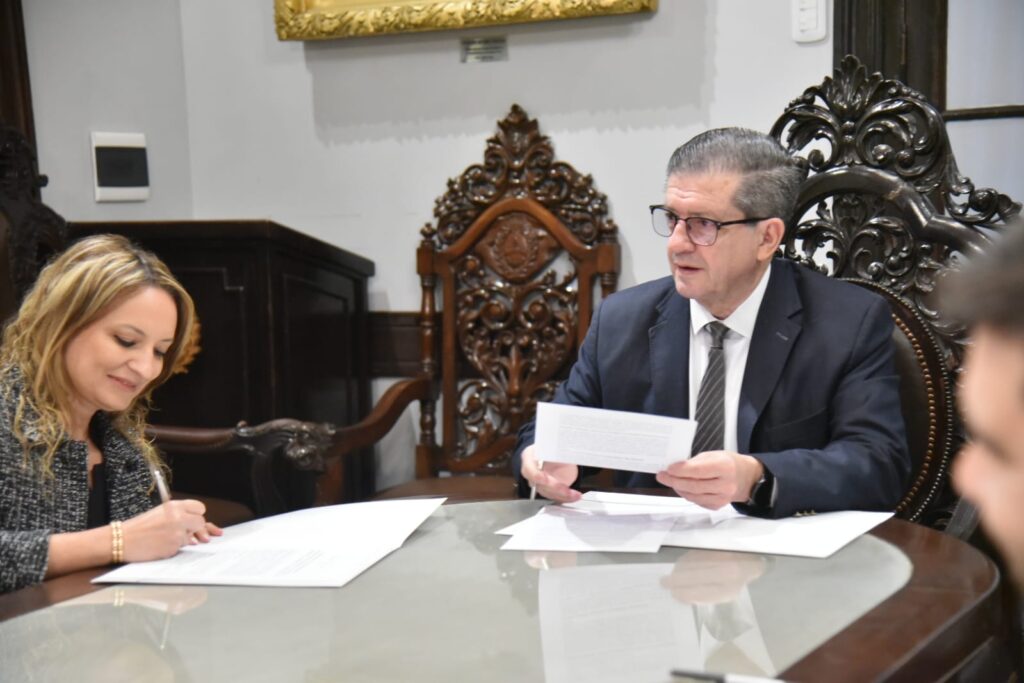 Firma del convenio entre el Senado de Corrientes y la Universidad de la Cuenca del Plata
